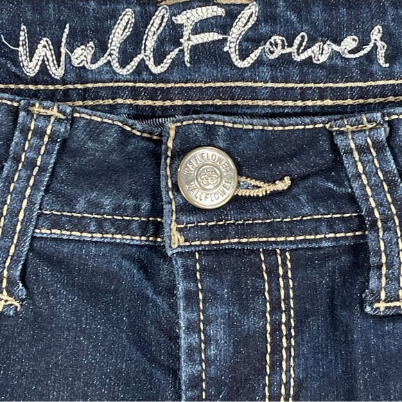 Wallflower & So size 3 shorts with rolled cuffs, 1 jean, 1 coral/orange, EUC - Picture 15 of 16